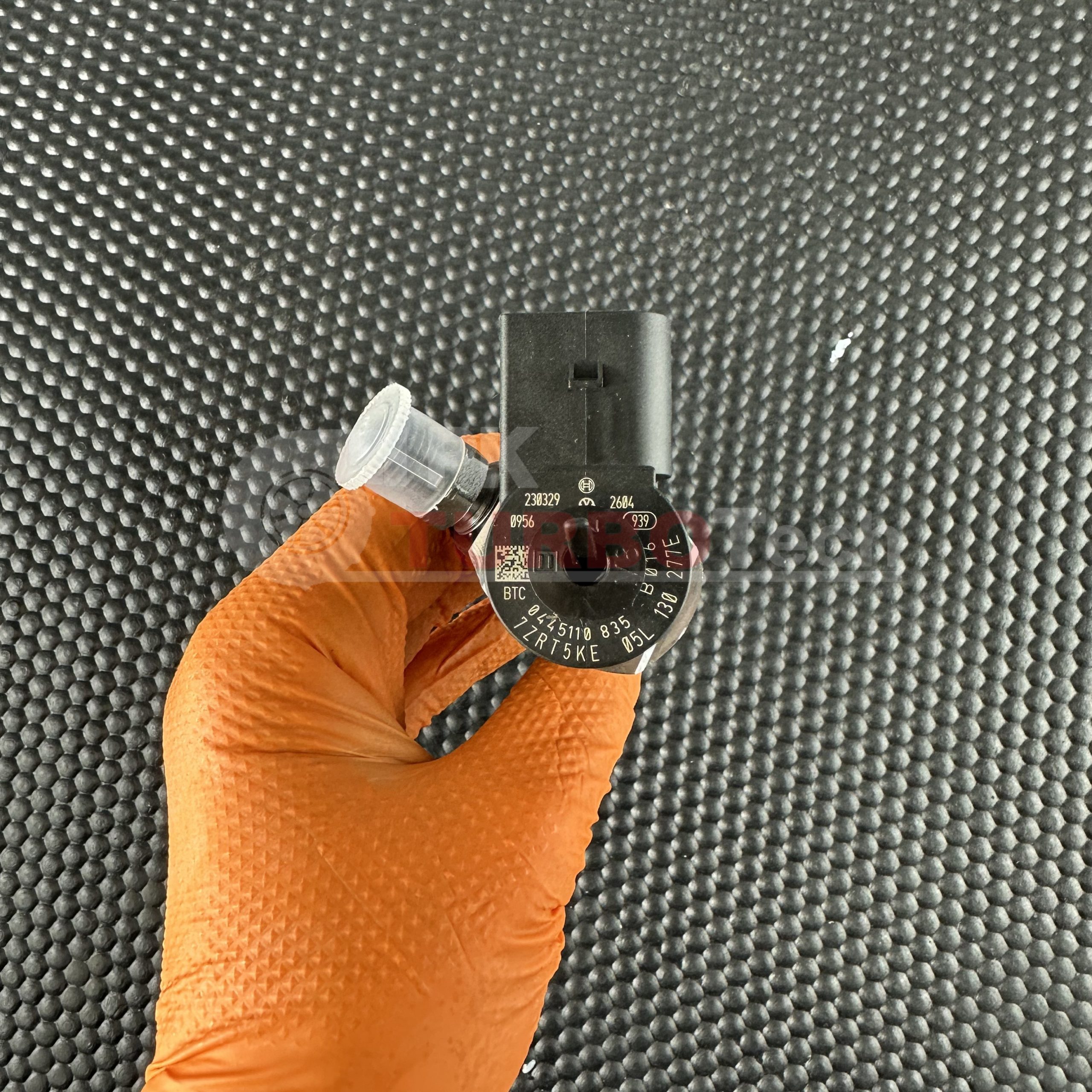 Injektor Bosch VAG 05L130277E NEU – Bild 2